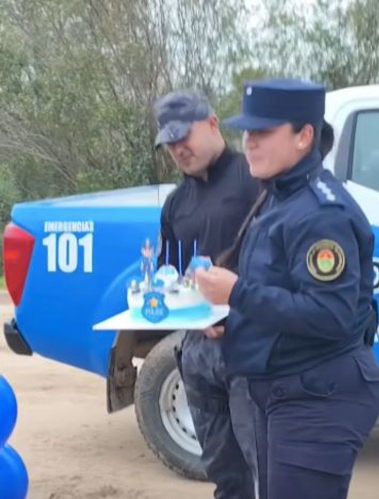 Gesto de la Policía en cumpleaños infantil