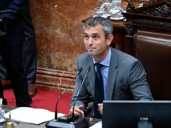 Santiago Caputo acusó a Menem de operar en su contra y crece la desconfianza dentro del Gobierno