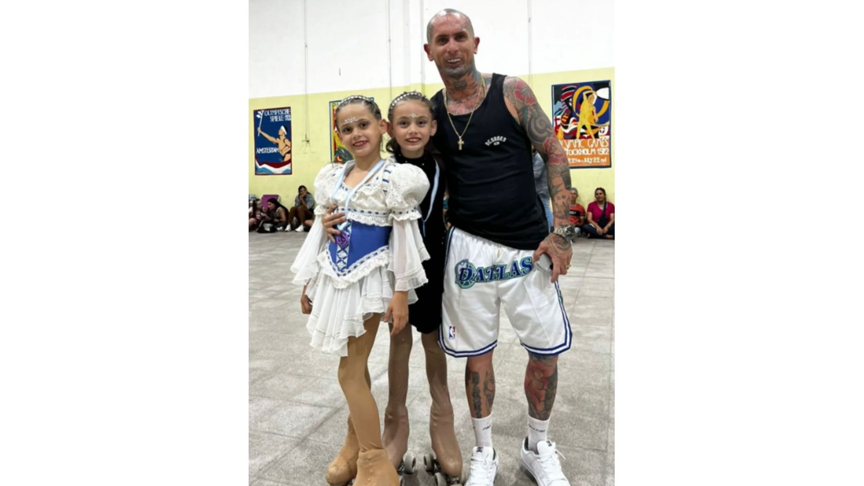 Emanuel Noir junto a sus dos hijas.