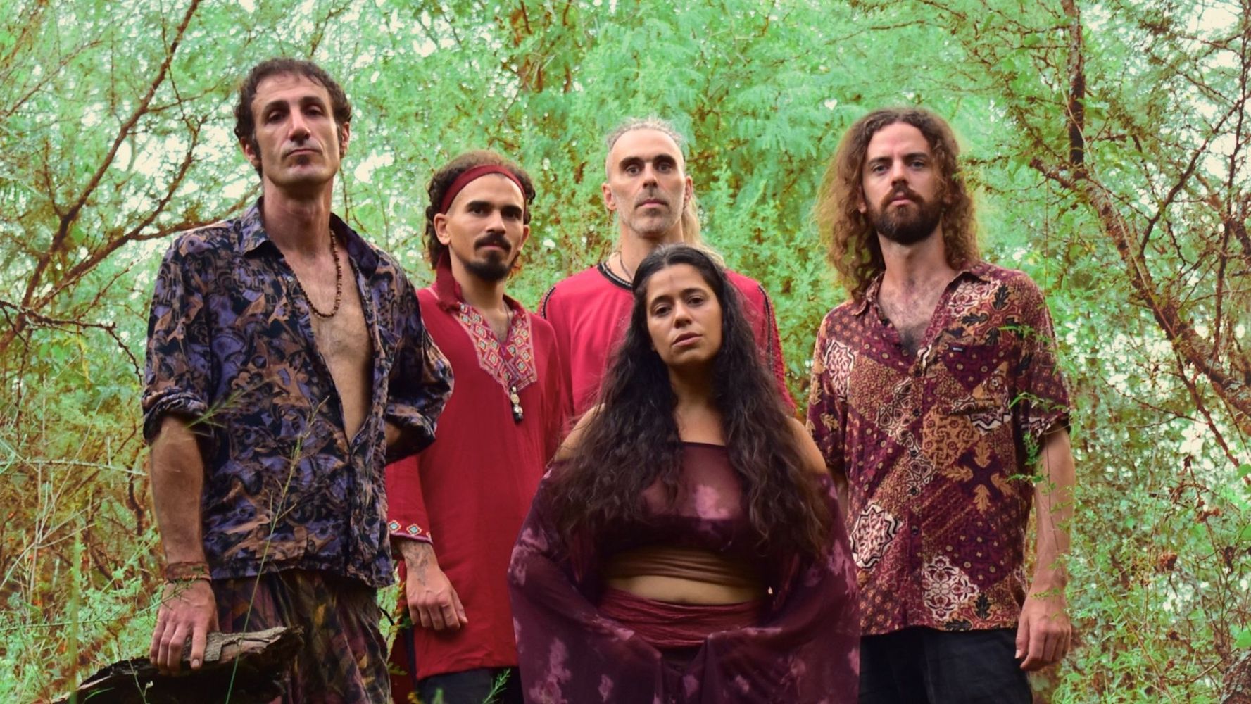 Del monte cordobés a los escenarios internacionales: quiénes son La Forastería, la "tribu" que redefine la música electrónica
