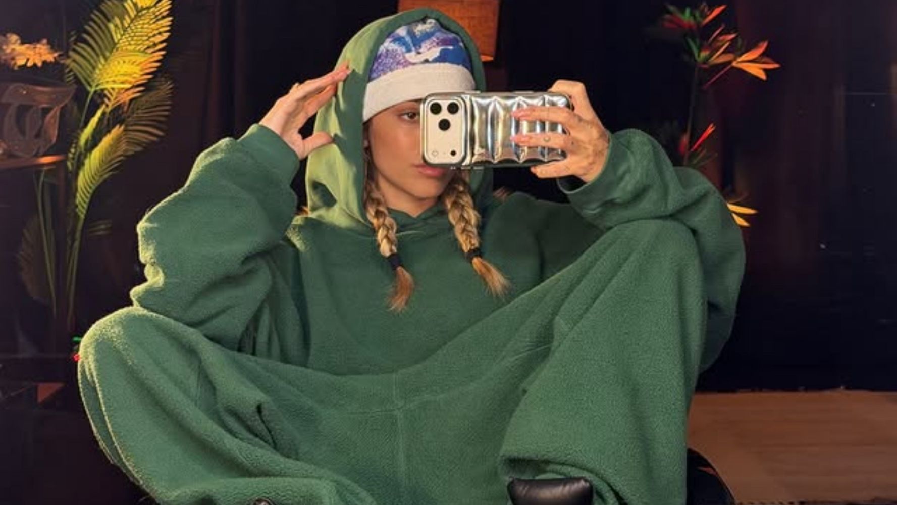 Alerta tendencia: Tini Stoessel dictó cátedra de estilo urbano con un look 'athleisure' de alto impacto
