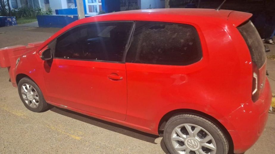 Robó un auto con una niña de 4 años dentro: el impactante video en Córdoba