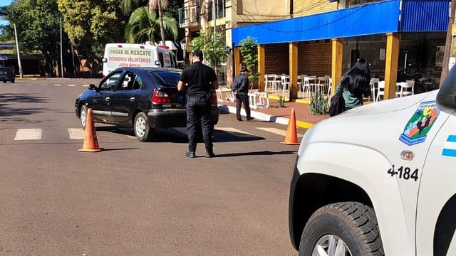 Jardín América: una adolescente de 13 años fue atropellada por un automóvil y sufrió lesiones leves.