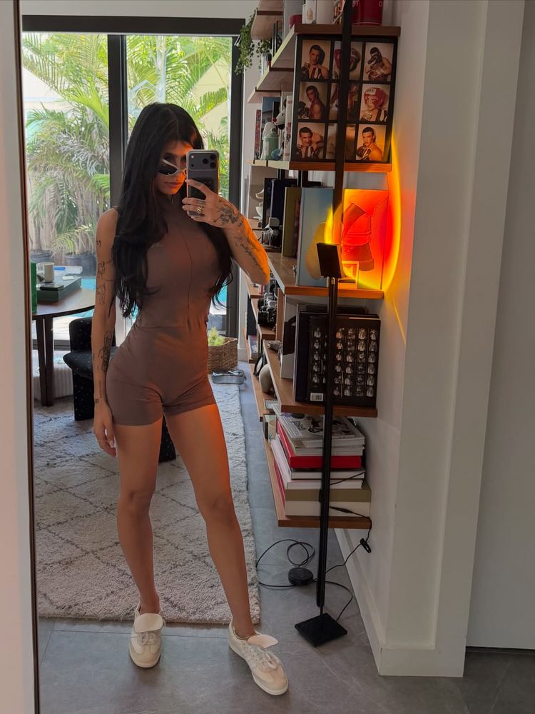 Mia Khalifa arrasó en Instagram con los anteojos tendencia de la temporada y dio cátedra de estilo