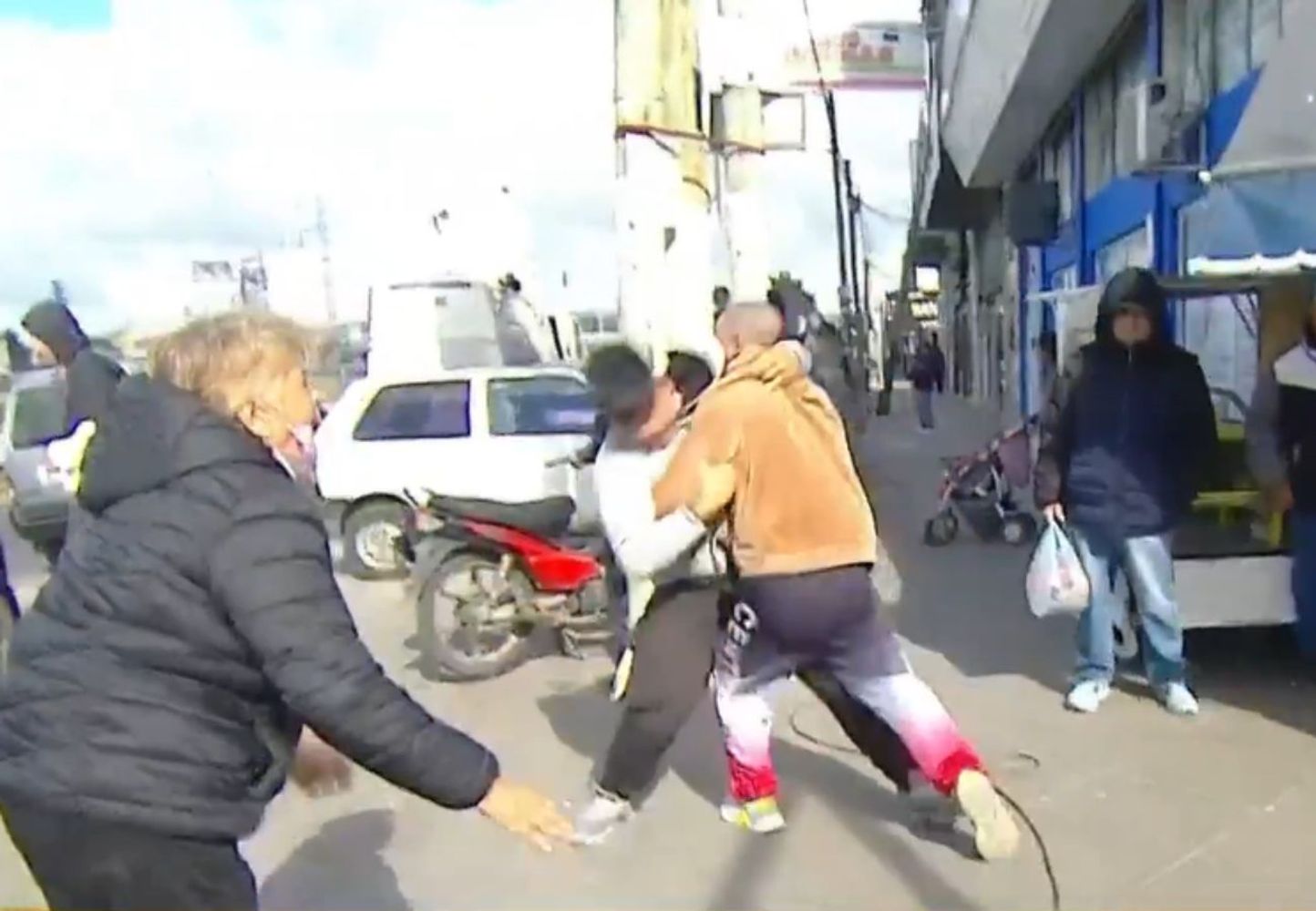 Violentos incidentes en la "clínica trucha"