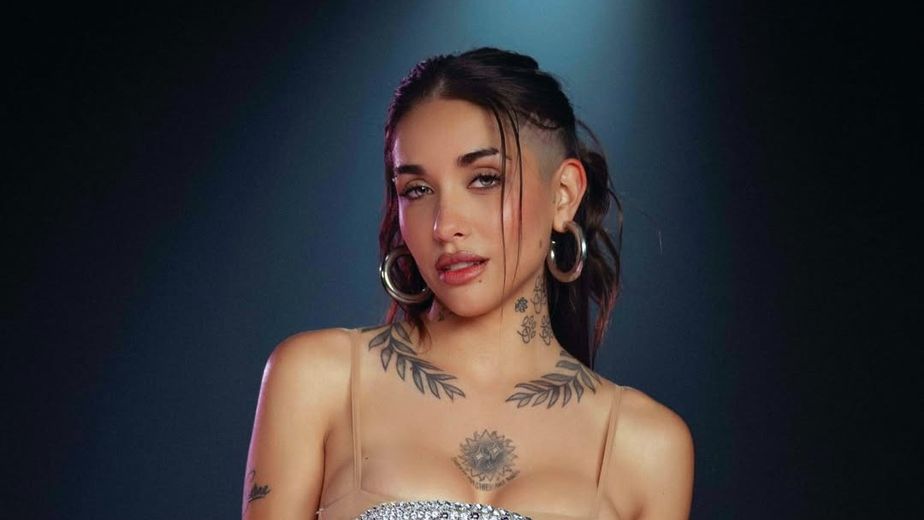 Pantalón camuflado y top delfín: María Becerra arrasó con el look más llamativo y marcó tendencia