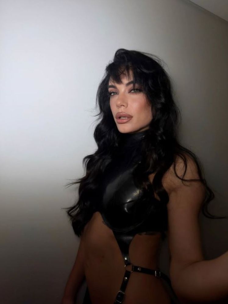 Emilia Attias arrasó con un look total black de látex y desbloqueó una nueva necesidad