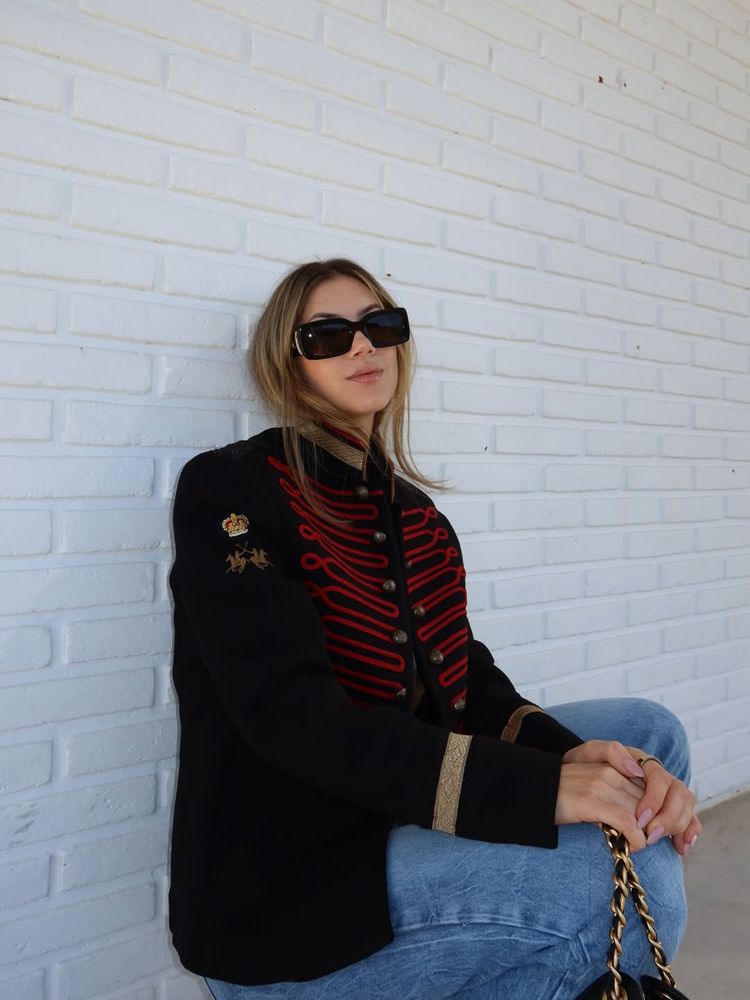 A lo China Suárez: Stephanie Demner eligió el saco de la temporada y marcó tendencia