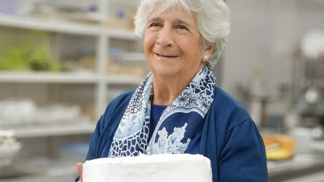 La creadora del Rogel abrió su primer local en Buenos Aires: dónde queda y cuánto cuestan los productos estrella de menú