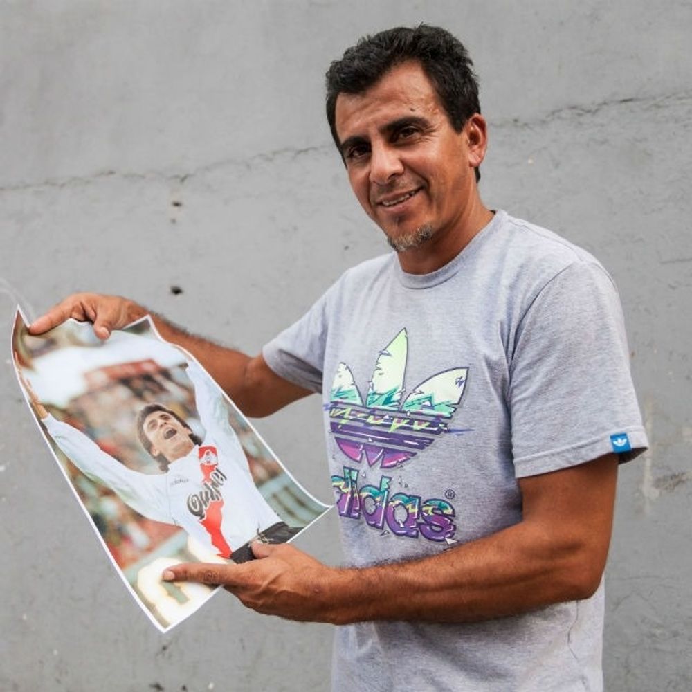 El "Diablo" Roberto Monserrat, con la balanza inclinada más para River que por Belgrano.