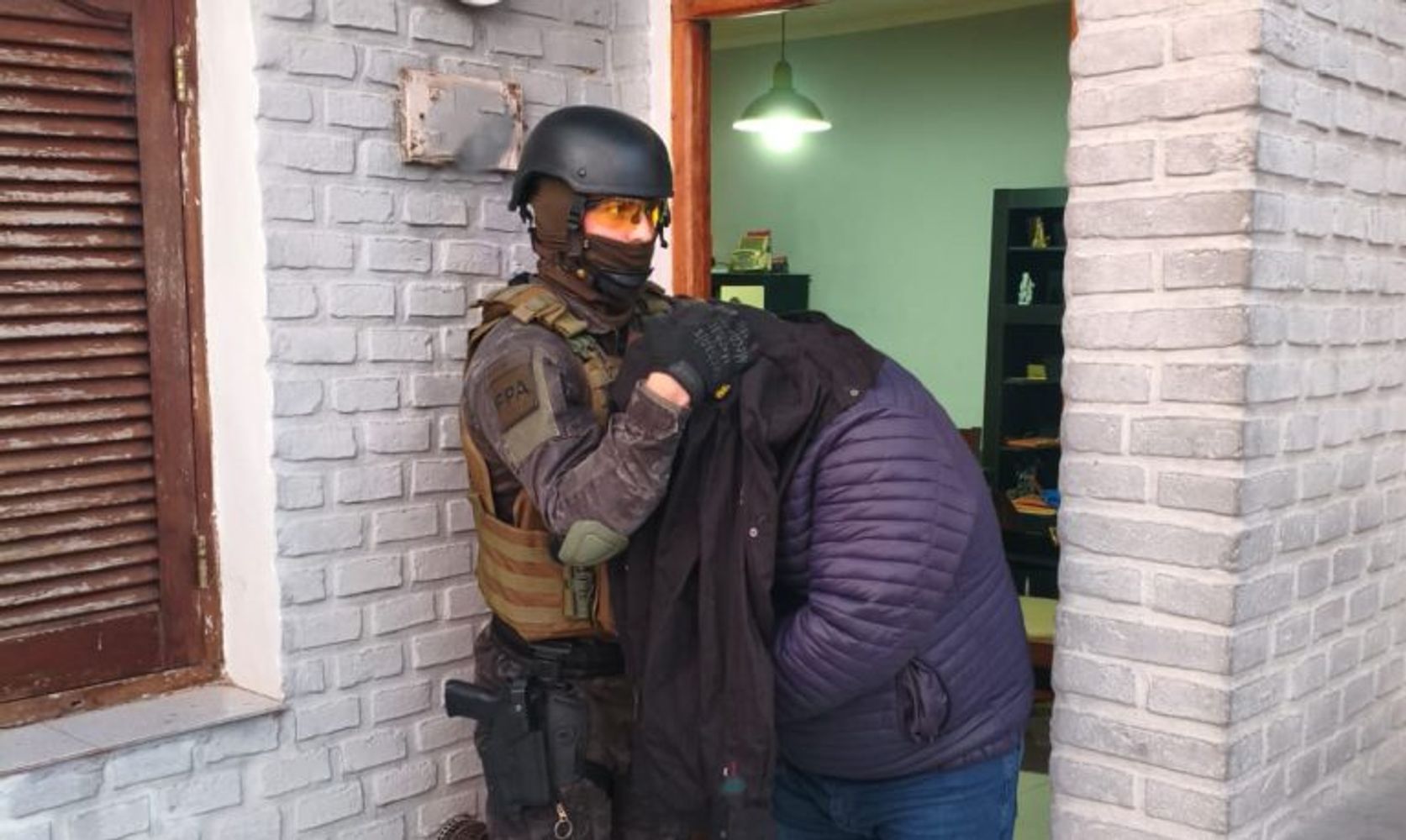 La FPA detuvo a dos hombres en Arroyito por comercialización de drogas y secuestró un arma
