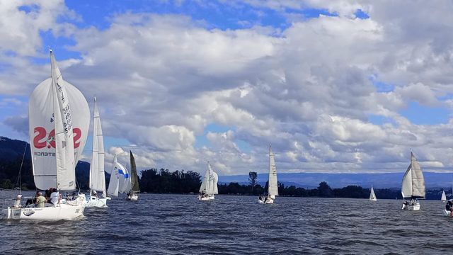 Vela en el lago San Roque.