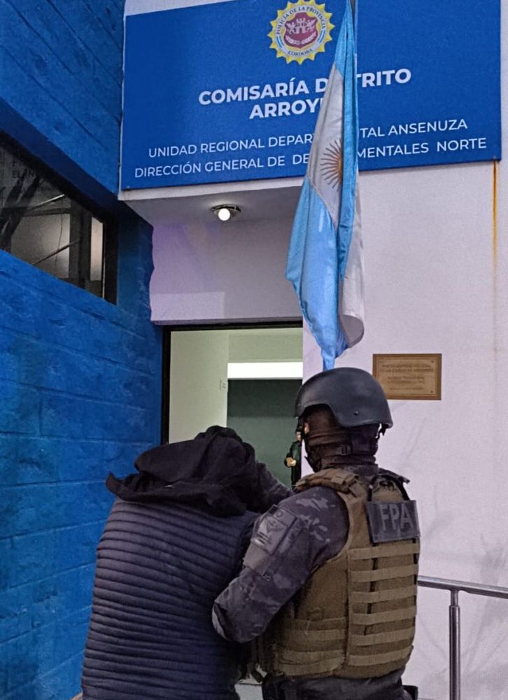 La FPA detuvo a dos hombres en Arroyito por comercialización de drogas y secuestró un arma