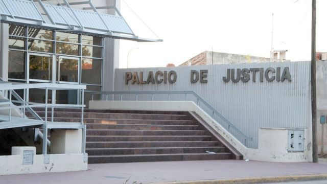 Un hombre abusó de una mujer tras sufrir un ACV.