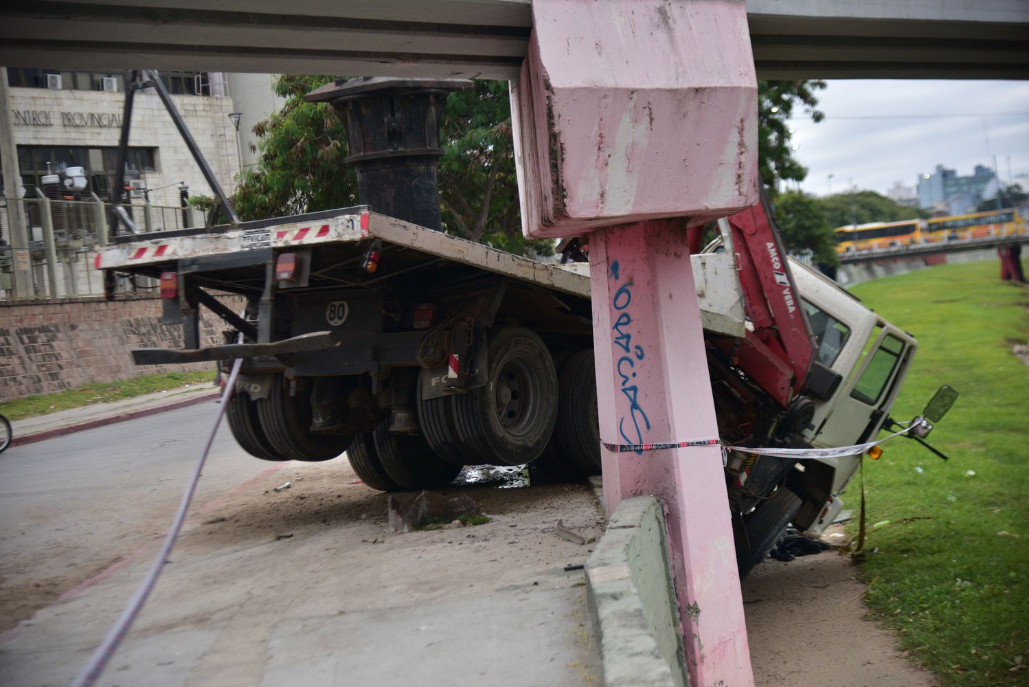 El siniestro vial ocurrió alrededor de las 10.30 en la intersección de Intendente Ramón Bautista Mestre Sudeste y 25 de Mayo.