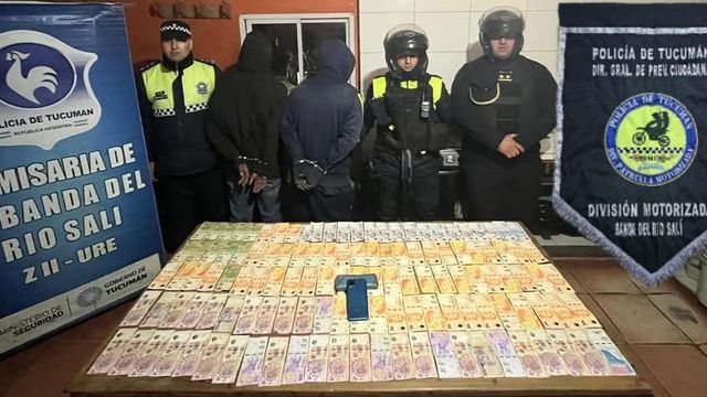 Dos sujetos armados habrían sustraído dinero y un teléfono celular a pasajeros de un colectivo.