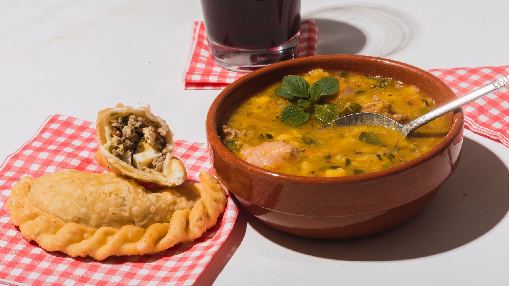 Locro y empanadas.
