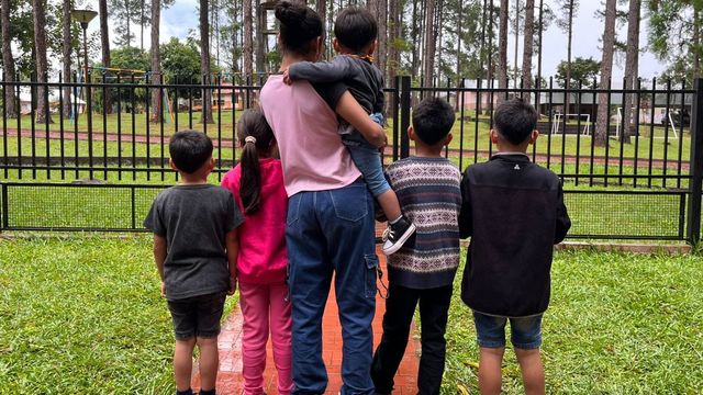 Seis hermanos de Alem iniciaron el proceso de vinculación con una pareja de Buenos Aires que busca adoptarlos juntos.