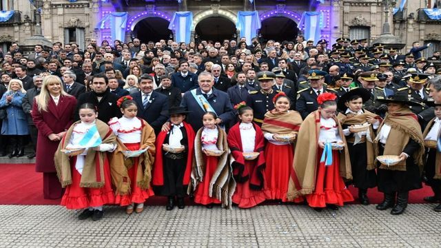 El cronograma incluirá el tradicional chocolate patrio, el izamiento de la Enseña Nacional y el Solemne Tedeum en la Iglesia Catedral.