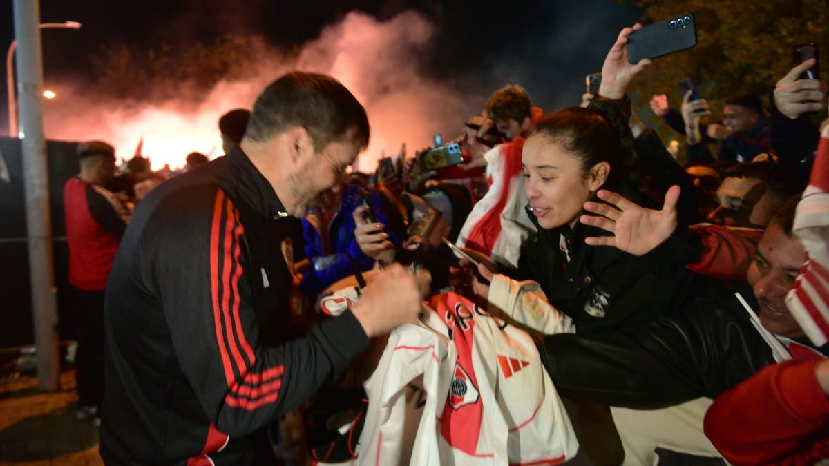 River también tuvo su banderazo en la llegada a Córdoba para la final ante Belgrano