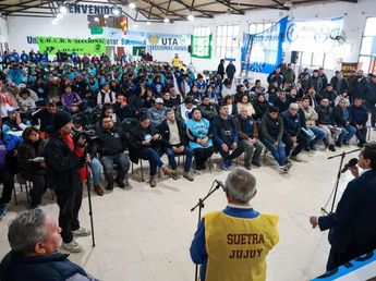 El cierre de un congreso de delegados de la CGT Jujuy tuvo como orador al gobernador Sadir