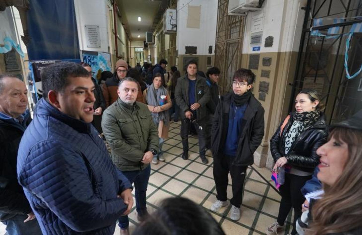 El operativo provincial busca atender sectores deteriorados por el uso diario y fortalecer las condiciones de cursado de los estudiantes.
