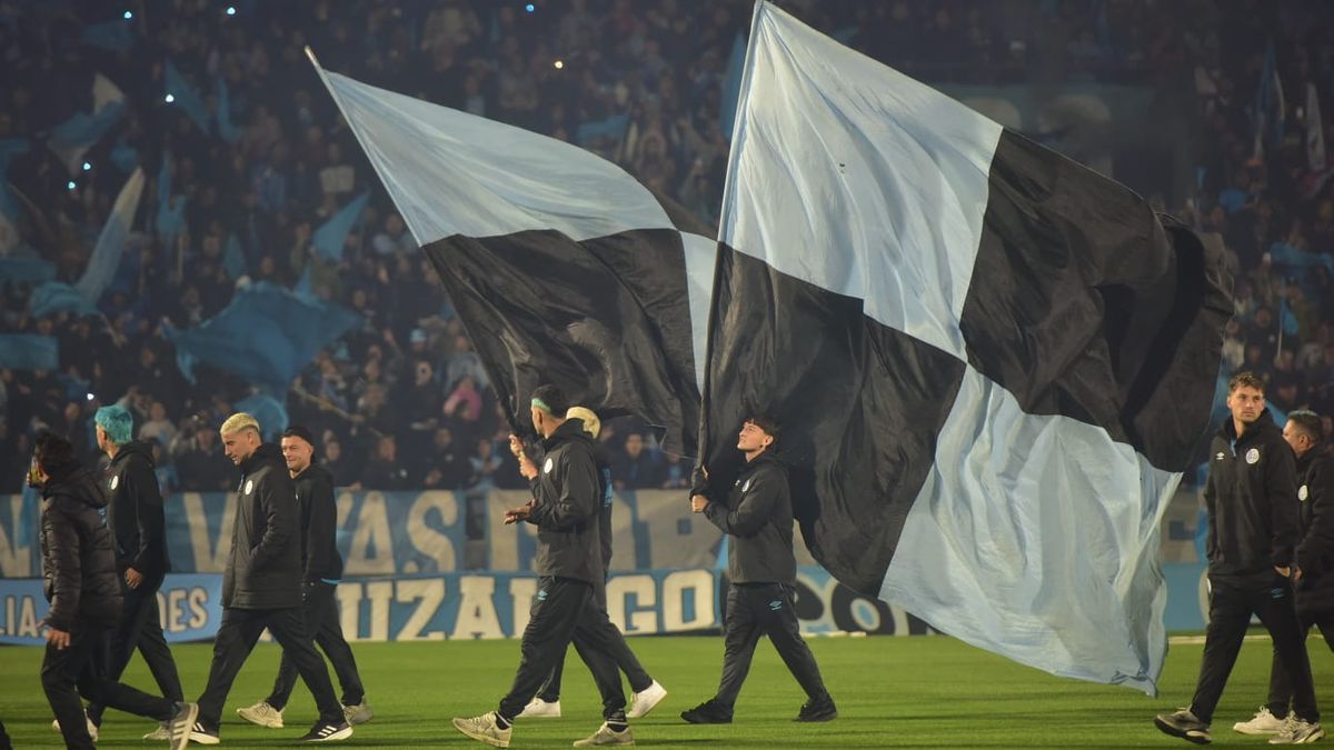 ¡Gigante! Los hinchas de Belgrano y el banderazo con el que ya juegan la final ante River