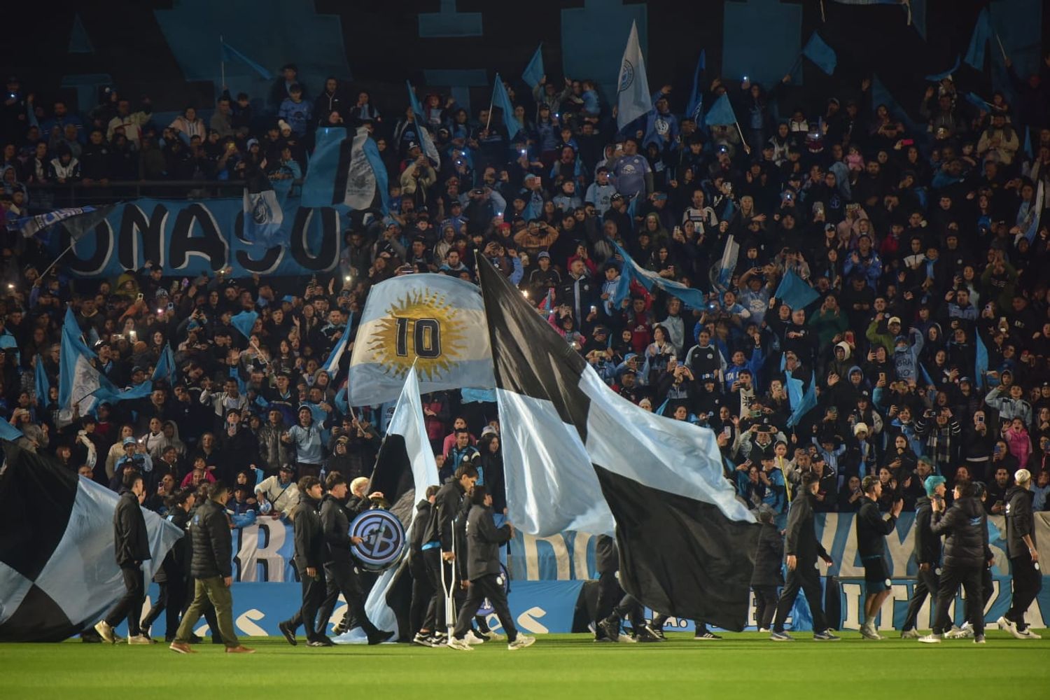 El banderazo de Belgrano en el Gigante.