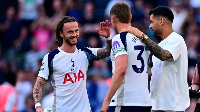 El Cuti Romero regresó de urgencia a Londres por el Tottenham, y no pudo estar en la final de Belgrano.