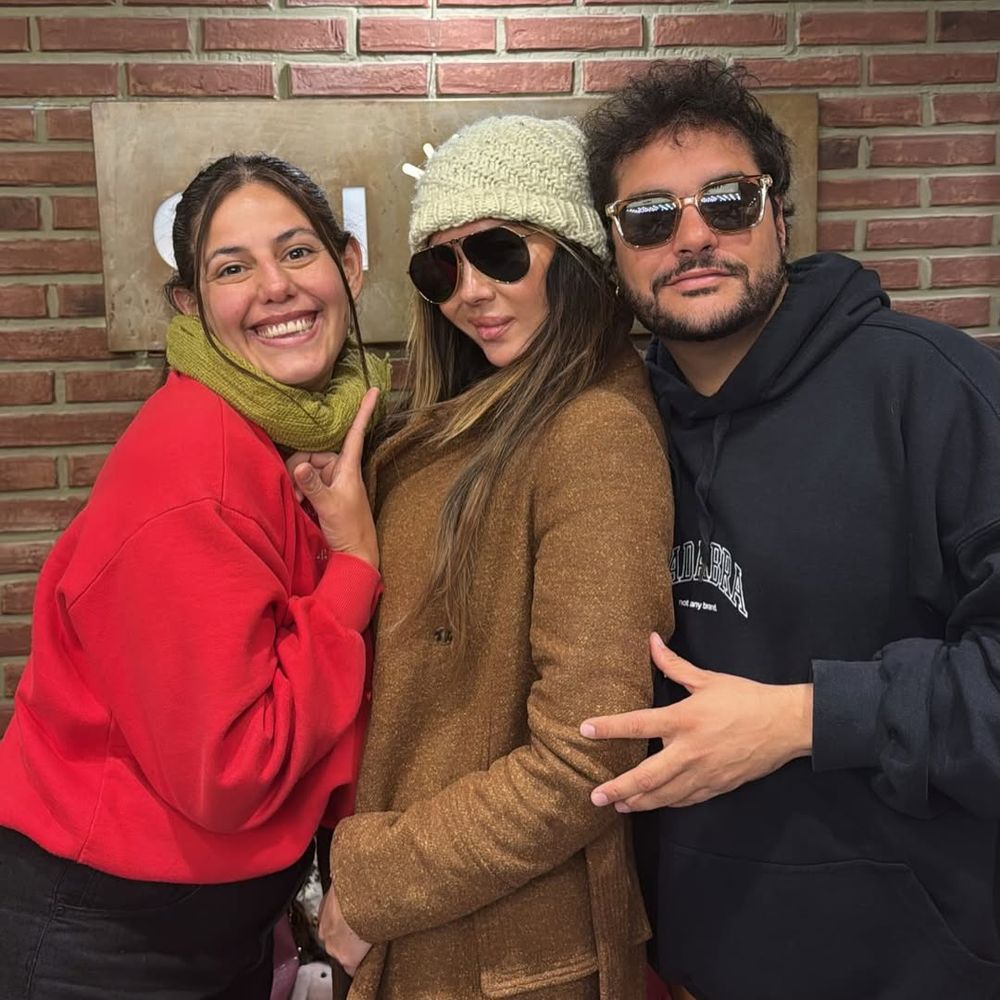 Karina Olga Jelinek se sumó al streaming con Homero Pettinato y sorprendió con dos accesorios en tendencia este otoño