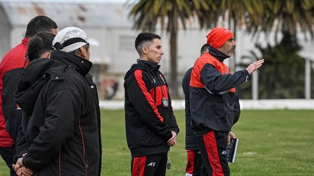 Con el debut de Enzo Moscone como DT, Sporting recibe a Huracán de Ingeniero White. 