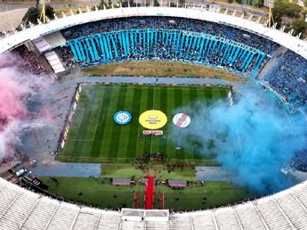 Estremecedor: River y Belgrano salieron al Kempes para la final, en una postal inolvidable