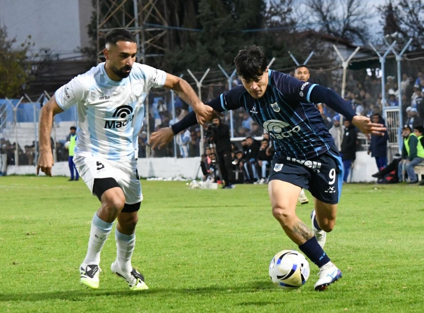Gimnasia y Esgrima de Jujuy cosechó un punto en su excursión por Salta al igualar frente a Gimnasia y Tiro en 1 a 1.