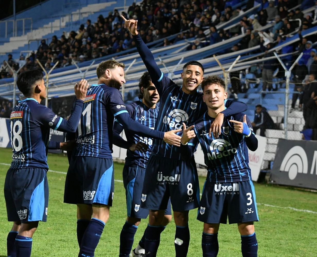 Gimnasia y Esgrima de Jujuy cierra la fecha 15 como líder de la Zona B de la Primera Nacional 2026, manteniéndose en la cima a pesar del empate en el clásico ante el “Albo” salteño.