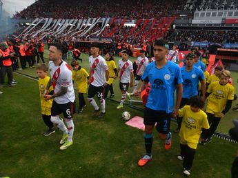 El picante desafío de Coudet luego de la final entre River y Belgrano: “Parate con...”
