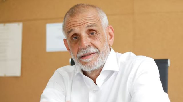 Crece la incertidumbre en torno a la salud de Christian Petersen tras conocerse su internación de urgencia.