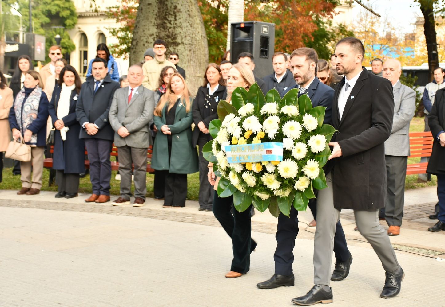 Azcué llamó a “construir una Concordia con más oportunidades, más desarrollo y más futuro” en el acto por el 25 de Mayo.