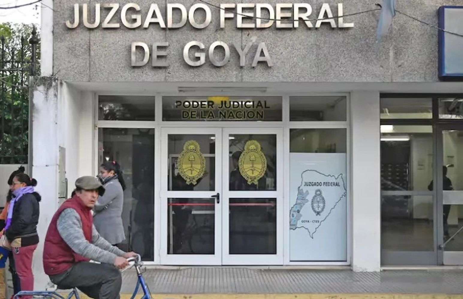 Las autoridades escolares dieron aviso inmediato a la Policía tras detectar marcas de violencia.