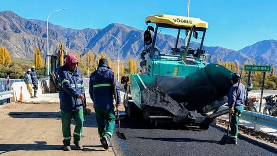 Ruta 39: realizan trabajos de asfaltado en el acceso al puente Palo Seco