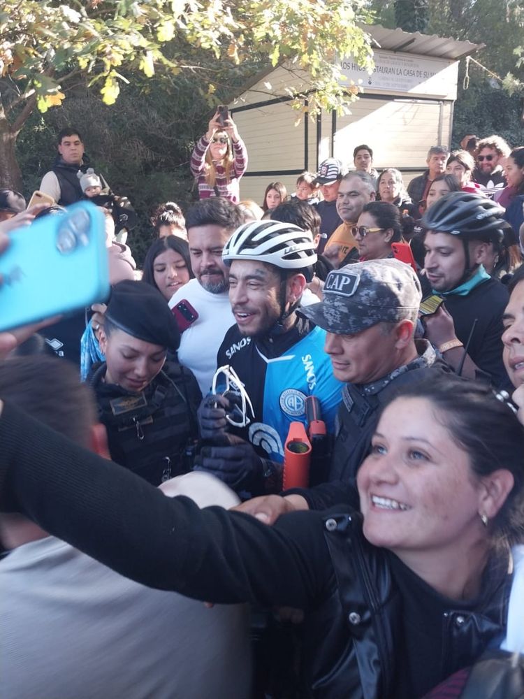 Ulises Bueno en la Gruta de la Virgen de Lourdes.
