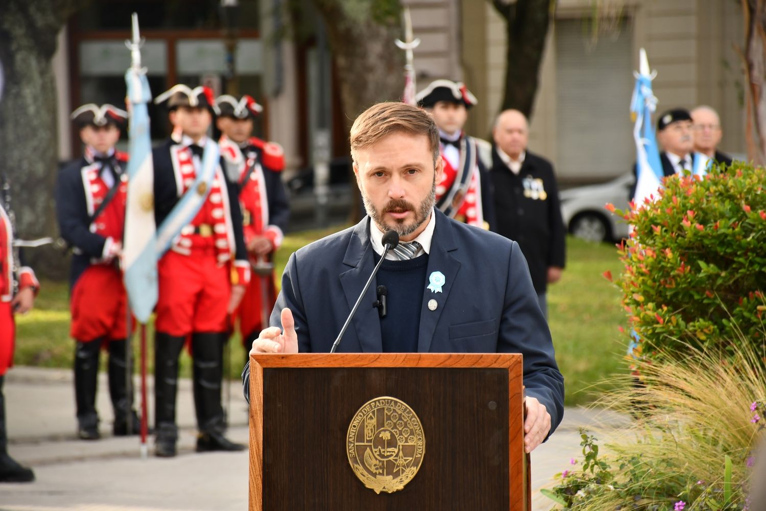 Azcué llamó a “construir una Concordia con más oportunidades, más desarrollo y más futuro” en el acto por el 25 de Mayo.
