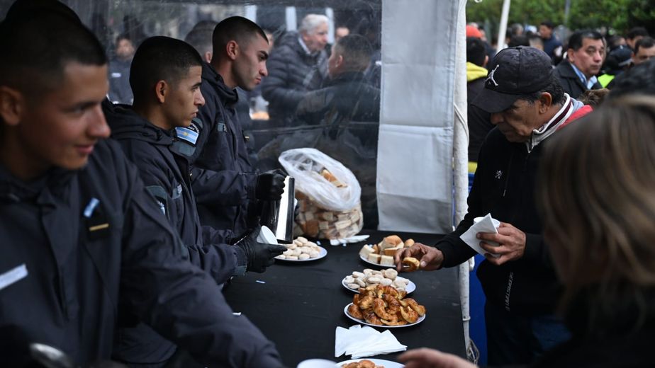 25 de Mayo: chocolate patrio y memoria histórica en el corazón de Tucumán