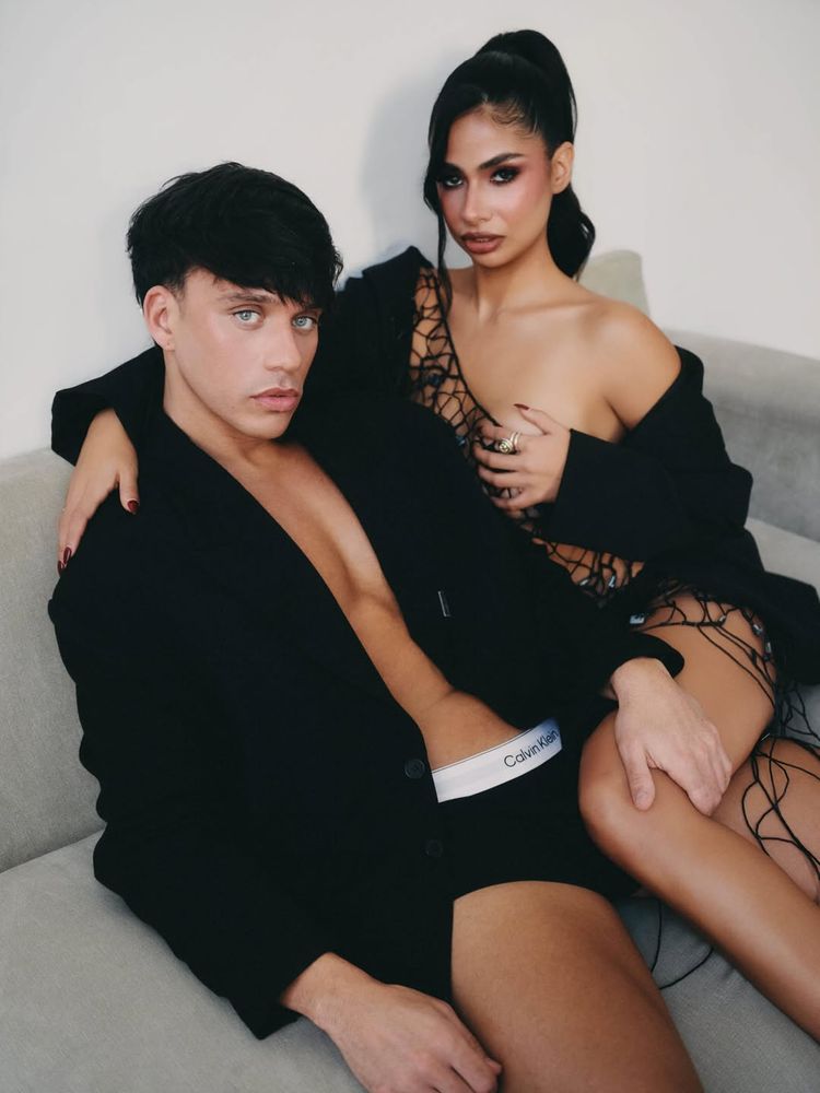 Poses provocadoras y atuendos sugerentes, la pareja no dejó nada a la imaginación.