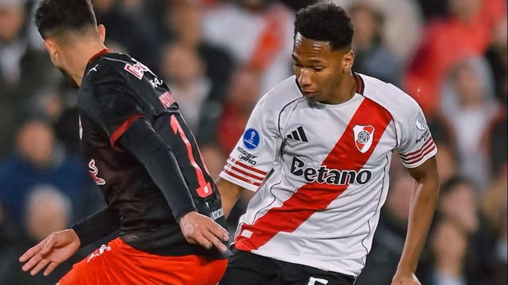 Quién es el futbolista con raíces nigerianas que debutó en River y sueña con hacer historia.