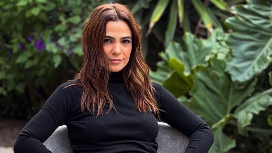 Clásica y elegante: Agustina Cherri combinó el jean de la temporada con una polera color negro y dio cátedra de estilo