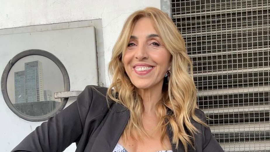 La periodista Karina Iavicoli sorprendió con un body estampado y un traje sastrero en tendencia