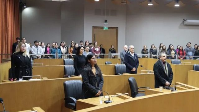 El ejercicio permitió que futuros especialistas en administración pública expusieran argumentos, defendieran criterios y propusieran modificaciones en un ámbito legislativo real.