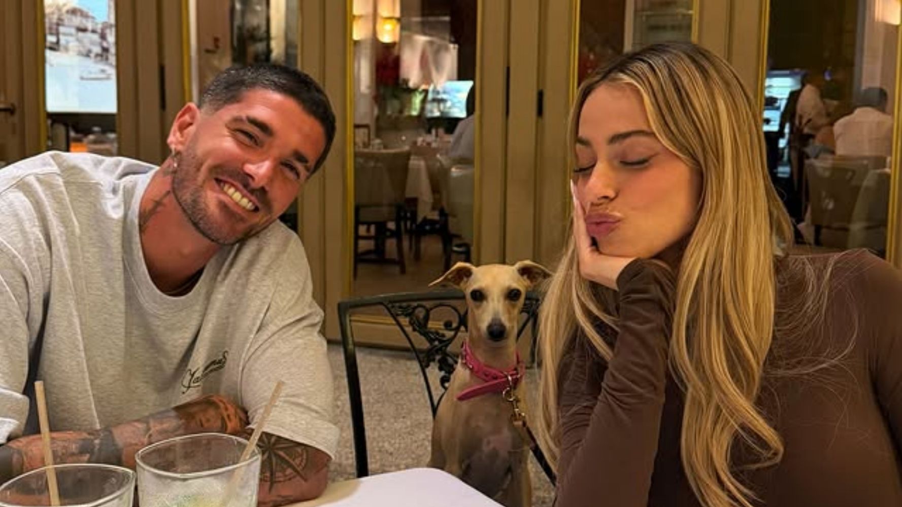 La pareja compartió fotos en sus redes.