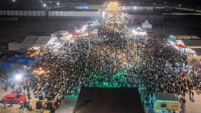La ciudad vivió una jornada patria con fuerte convocatoria, desfile cívico y una agenda orientada a la producción y la educación.