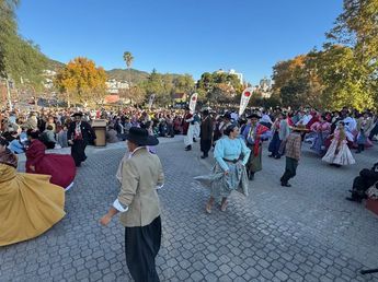 Villa Carlos Paz celebró el 25 de Mayo con una gran mateada patria en los Jardines Municipales